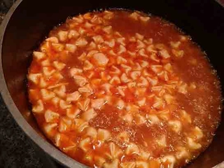 Salçalı Mantı Tarifi ve Malzemeleri Salçalı Mantı Tarifi ve Malzemeleri